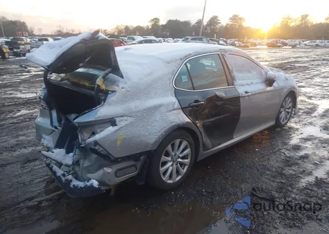 2019 Toyota Camry Le z USA, uszkodzony, nr VIN 4T1B11HK9KU164128